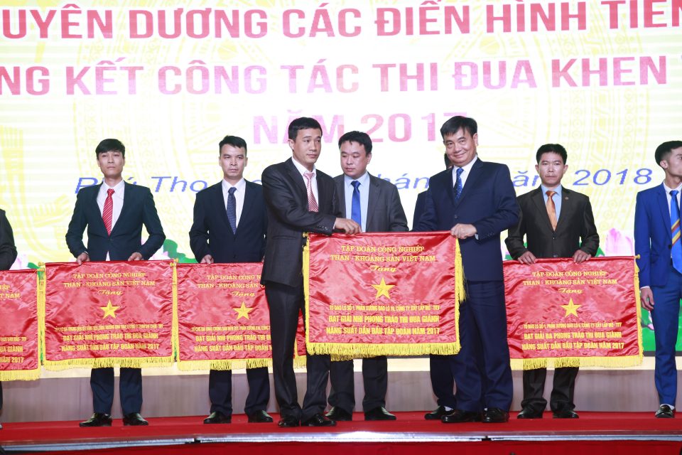 Lễ tuyên dương điển hình tiên tiến ngành Than