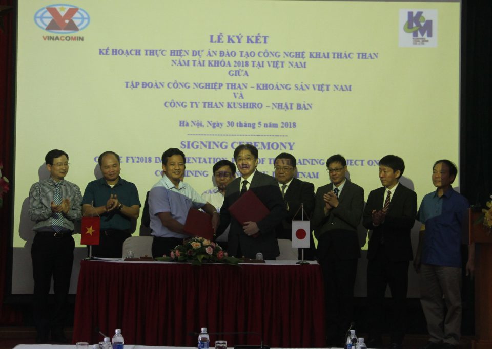cơ giới hóa khai thác hầm lò