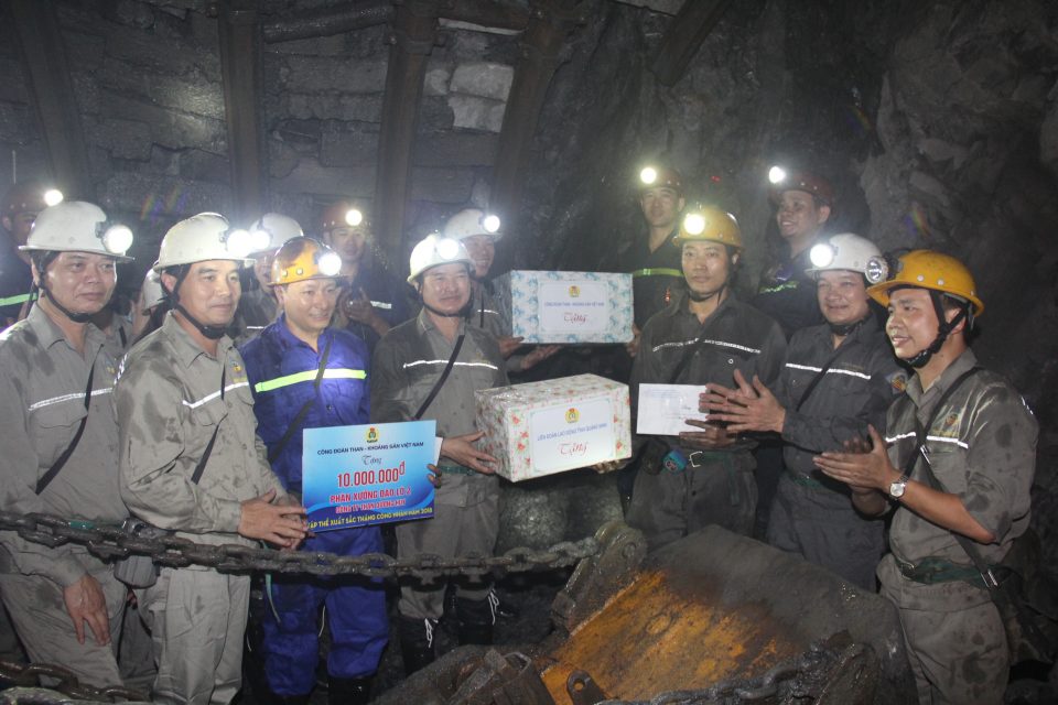 điều kiện tuyển thợ lò 2026