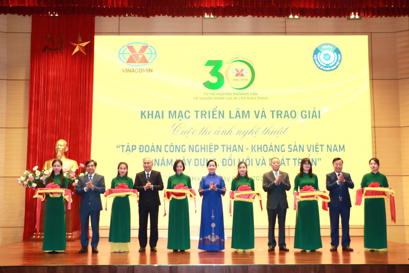 TKV: Khai mạc triển lãm và trao giải Cuộc thi ảnh “Tập đoàn Công nghiệp Than - Khoáng sản Việt Nam - 30 năm xây dựng, đổi mới và phát triển”