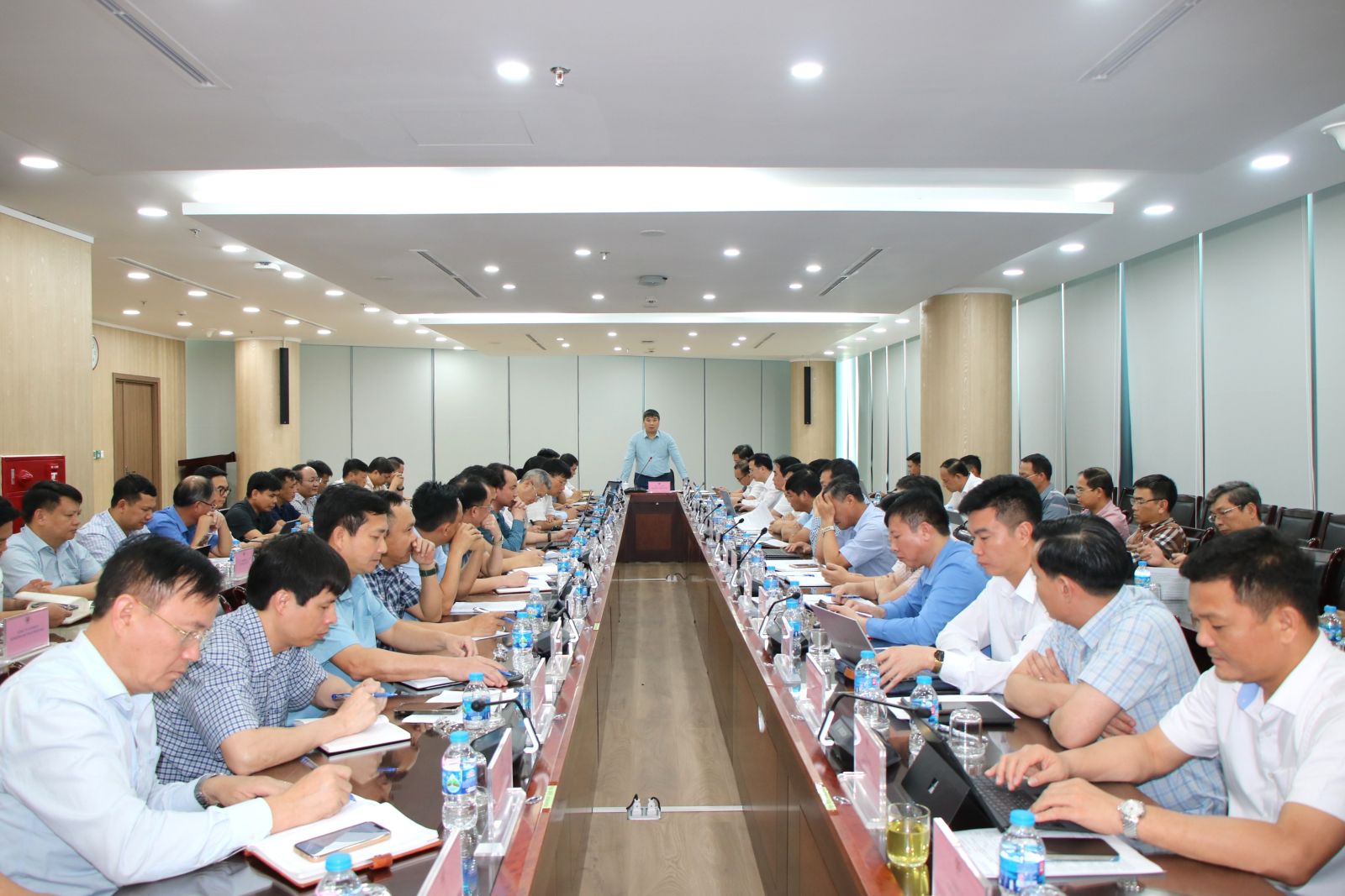 Phó TGĐ Tập đoàn Nguyễn Văn Tuân chủ trì Hội nghị đánh giá tình hình sản xuất, tiêu thụ than tháng 5 và triển khai kế hoạch sản xuất, tiêu thụ than tháng 6/2025