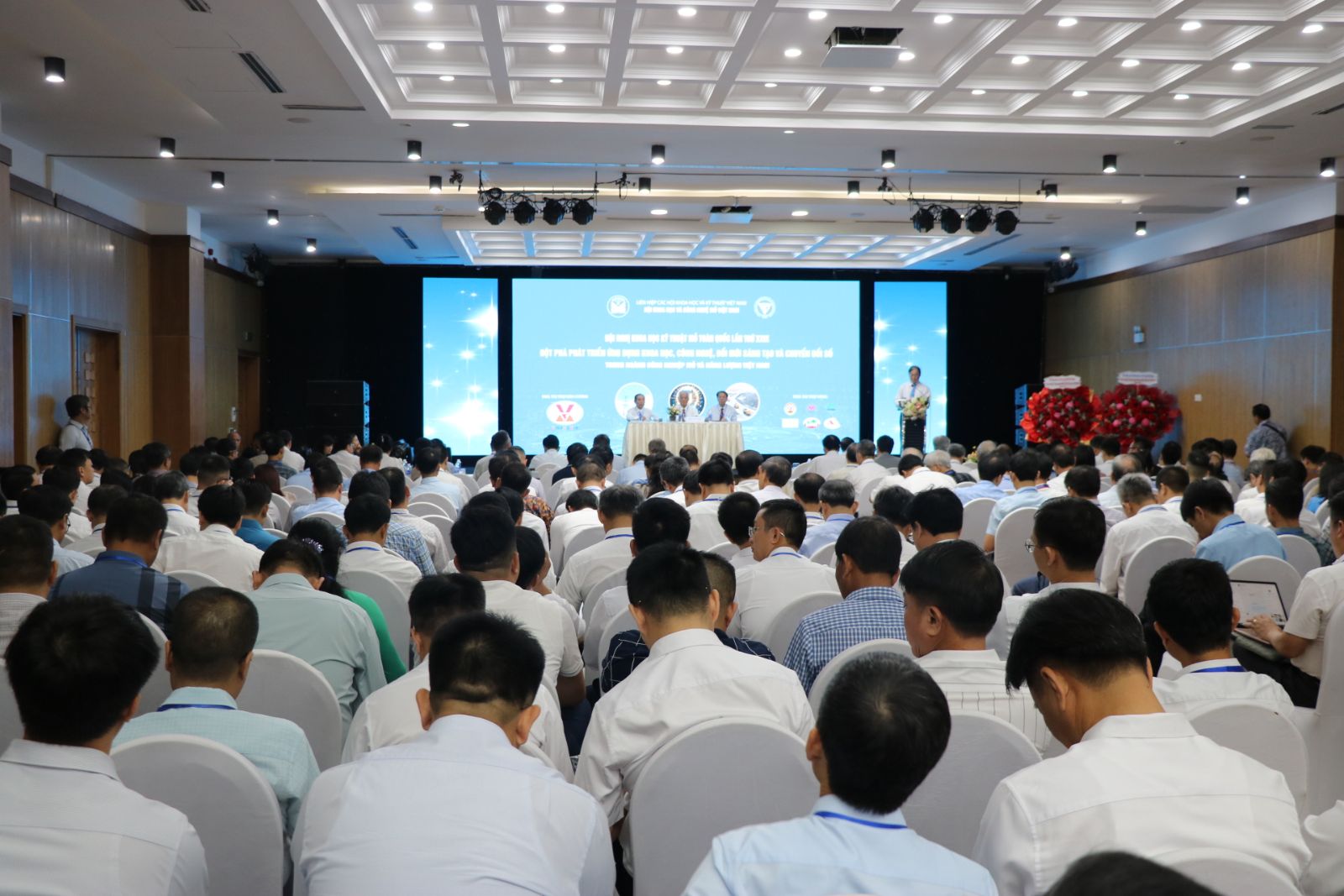 Đột phá phát triển ứng dụng khoa học, công nghệ, đổi mới sáng tạo và chuyển đổi số trong ngành công nghiệp Mỏ và Năng lượng Việt Nam