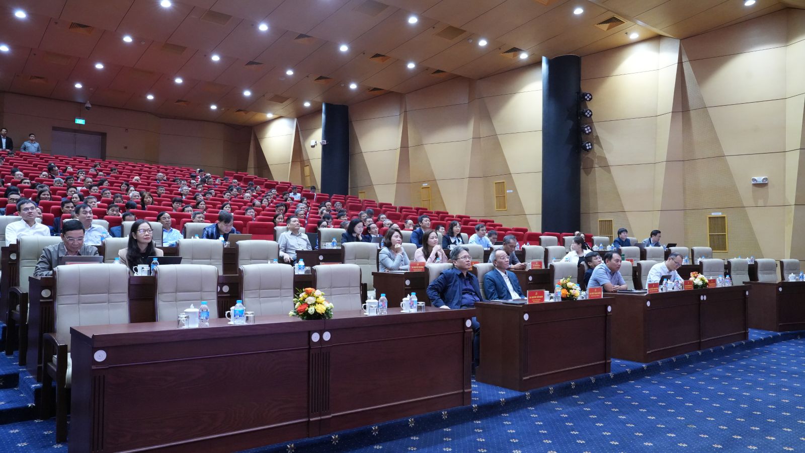 Đảng ủy TKV tổ chức Hội nghị trực tuyến kết nối với Hội nghị toàn quốc nghiên cứu, học tập, quán triệt và triển khai thực hiện Nghị quyết số 79-NQ/TW và Nghị quyết số 80-NQ/TW của Bộ Chính trị