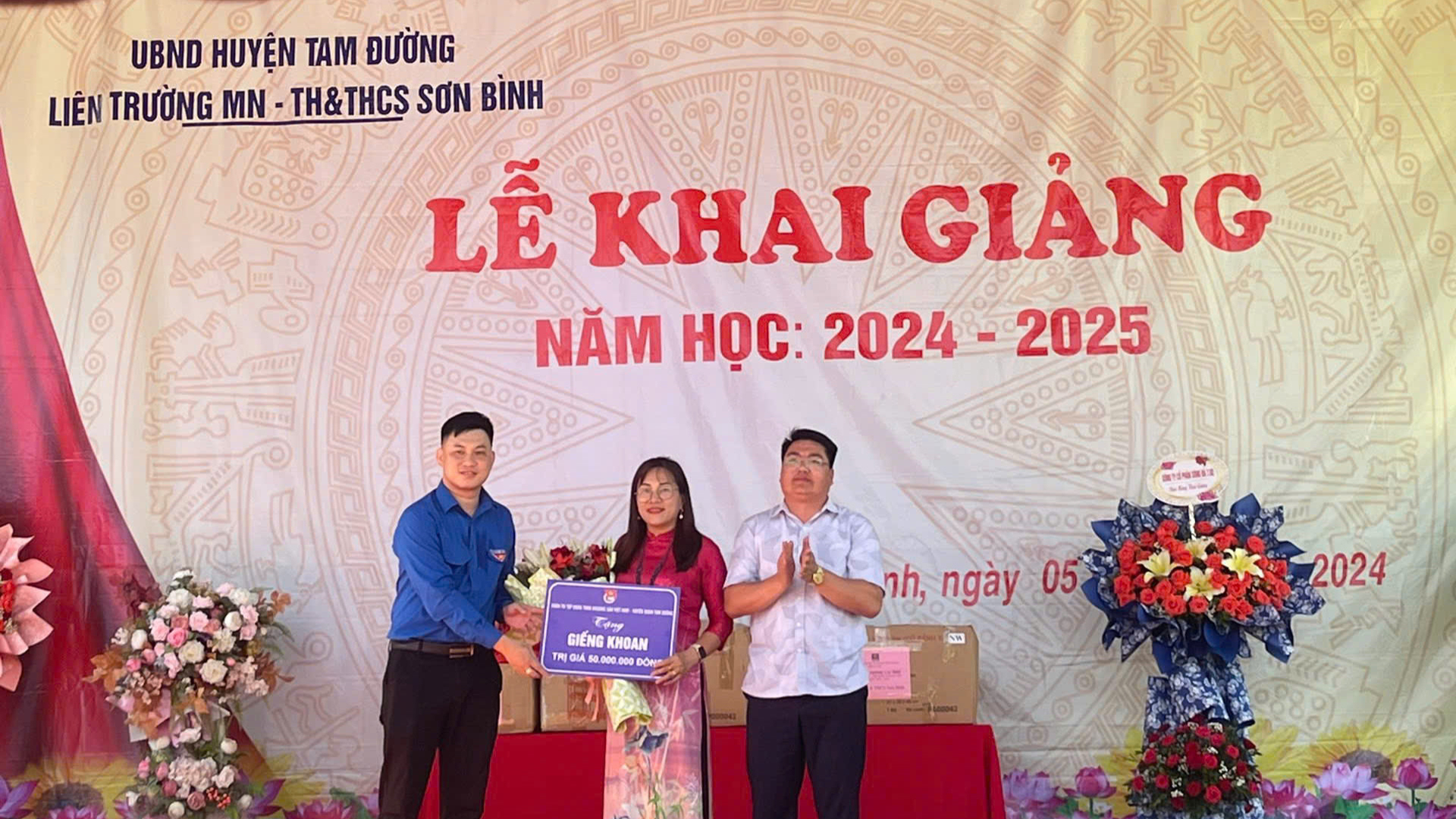 Ảnh bài gốc: Đoàn Thanh niên TKV hỗ trợ xây dựng công trình giếng khoan cấp nước sinh hoạt cho trường học